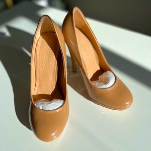Colin Stuart beige 4 inch heels
